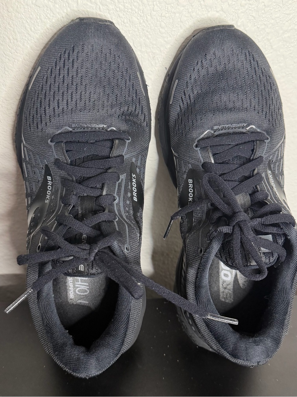 Brooks Men's Athletic Running Shoes - Black